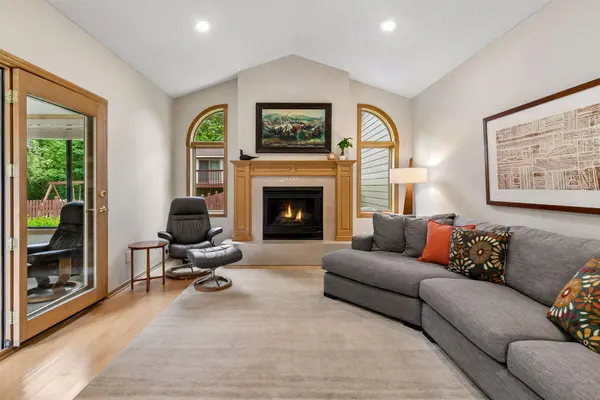 1433 Appaloosa TRL, Eagan, MN 55122
