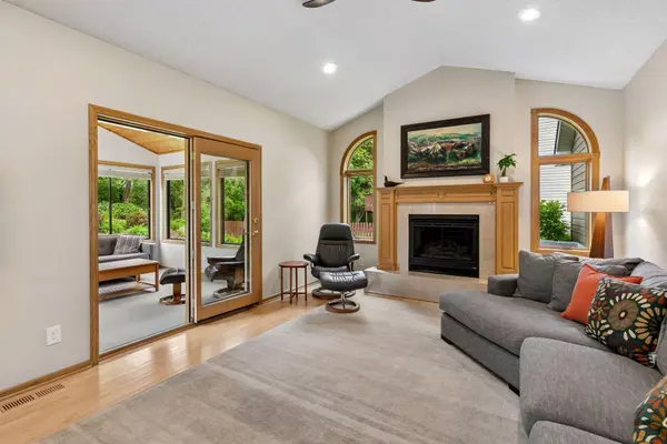 1433 Appaloosa TRL, Eagan, MN 55122