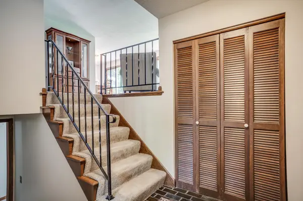 15841 N Hillcrest CT, Eden Prairie, MN 55346