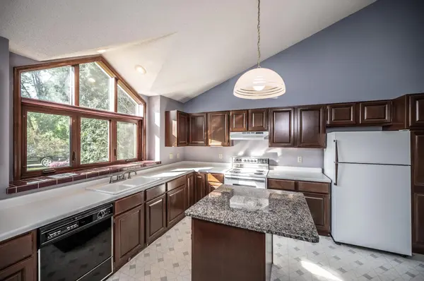2508 Kennelly PL, Burnsville, MN 55337