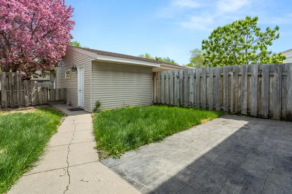 2260 30 1/2 AVE S, Fargo, ND 58103