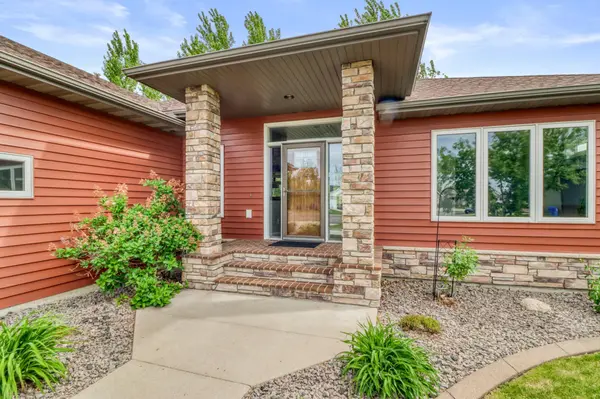 5831 Autumn DR S, Fargo, ND 58104