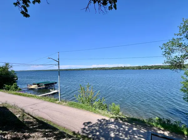 1160 Lake DR, Big Stone City, SD 57216