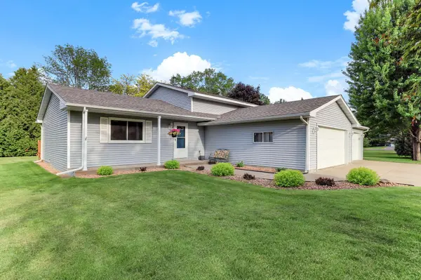 31115 Olinda TRL, Lindstrom, MN 55045