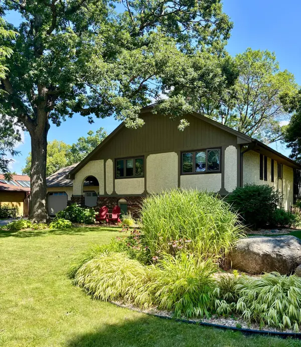 793 Torchwood DR, New Brighton, MN 55112