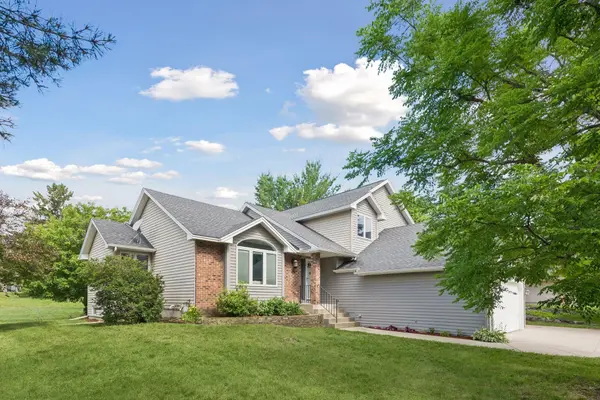 9994 Dunberry CIR, Eden Prairie, MN 55347