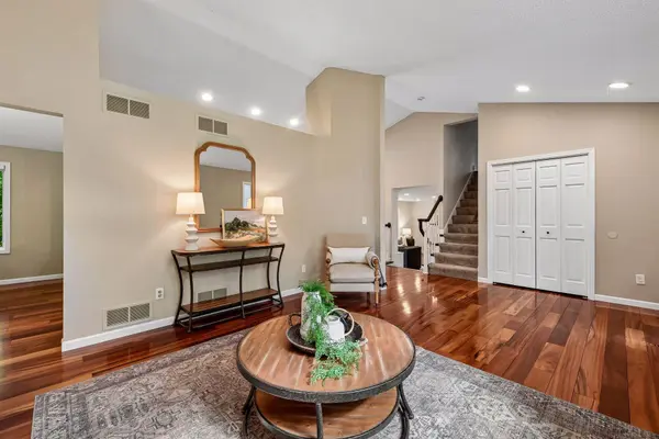 9994 Dunberry CIR, Eden Prairie, MN 55347