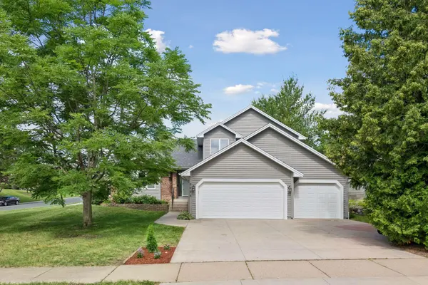 9994 Dunberry CIR, Eden Prairie, MN 55347