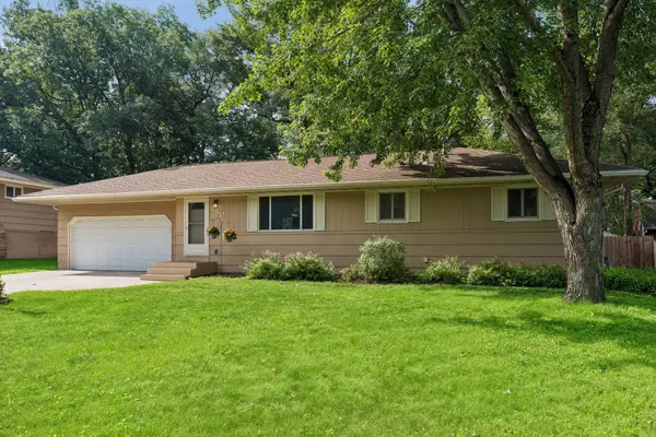 840 Oak Ridge TRL NE, Blaine, MN 55434