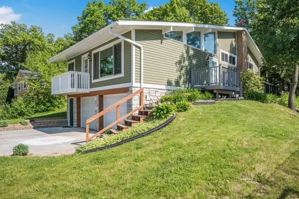 1695 Silver Lake RD NW, New Brighton, MN 55112