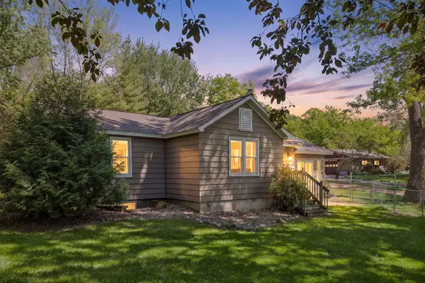 9535 Shady Oak DR, Chaska, MN 55318