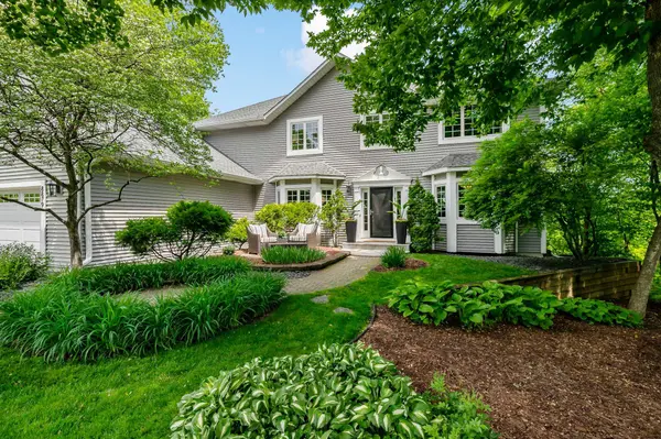 8879 Sylvan RDG, Eden Prairie, MN 55347