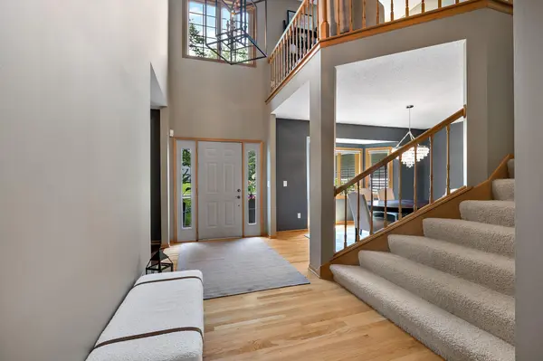 8879 Sylvan RDG, Eden Prairie, MN 55347