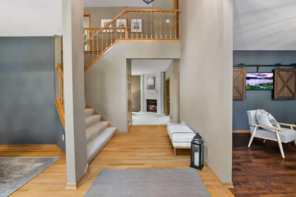 8879 Sylvan RDG, Eden Prairie, MN 55347