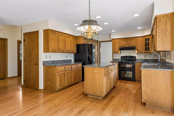 1933 Charlton ST, West Saint Paul, MN 55118