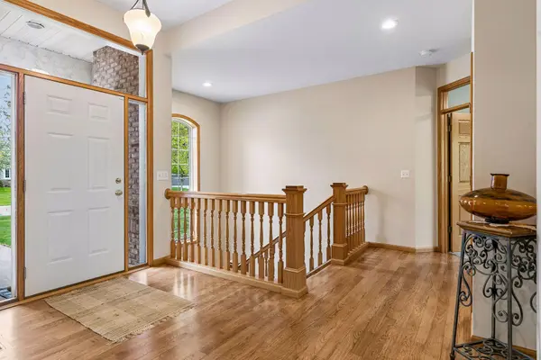 8167 Enclave RD, Woodbury, MN 55125