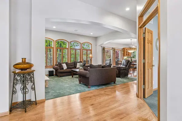 8167 Enclave RD, Woodbury, MN 55125