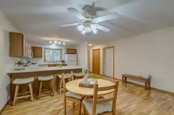696 Monn AVE, Vadnais Heights, MN 55127