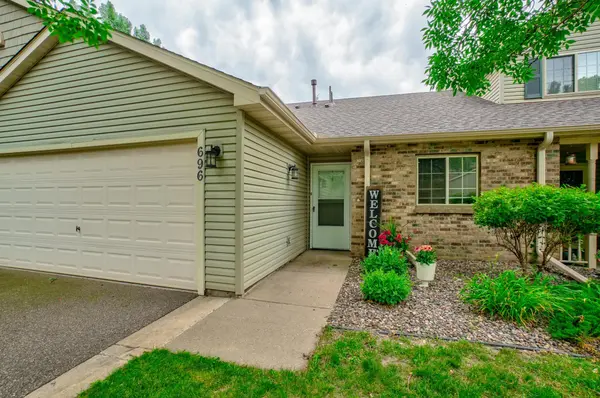 696 Monn AVE, Vadnais Heights, MN 55127