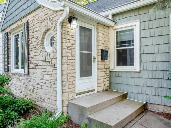 436 Woodlawn AVE, Saint Paul, MN 55105