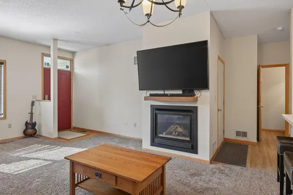 8983 Sawgrass GLN N, Maple Grove, MN 55311
