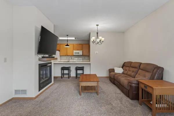 8983 Sawgrass GLN N, Maple Grove, MN 55311