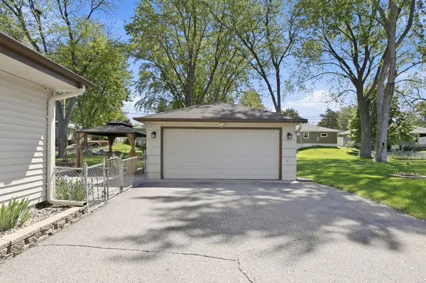 5900 Ensign AVE N, New Hope, MN 55428