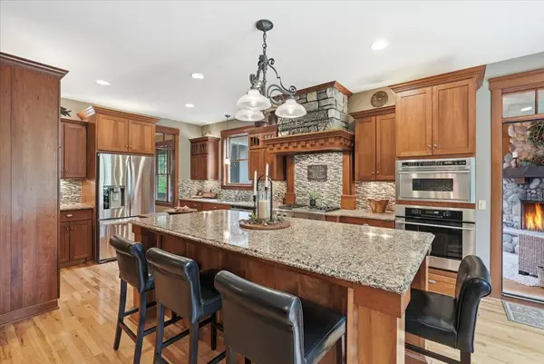 492 E Cove RD, Hudson, WI 54016