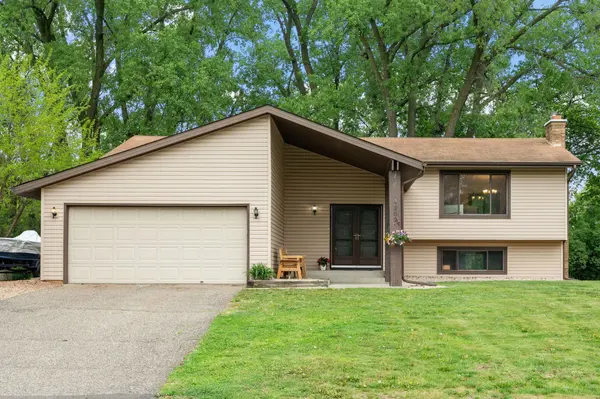 4382 Metcalf DR, Eagan, MN 55122