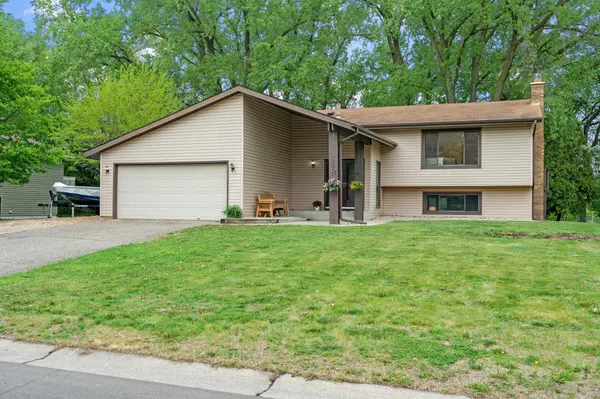 4382 Metcalf DR, Eagan, MN 55122