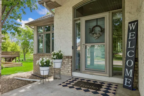 9009 Zanzibar LN N, Maple Grove, MN 55311