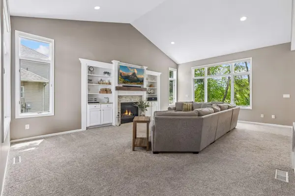 9009 Zanzibar LN N, Maple Grove, MN 55311