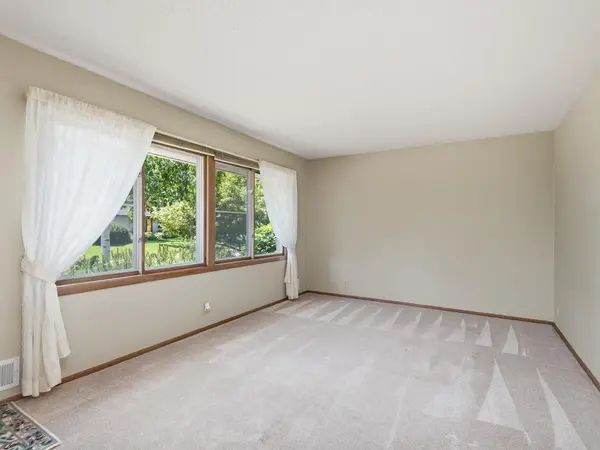 199 Colleen AVE, Shoreview, MN 55126