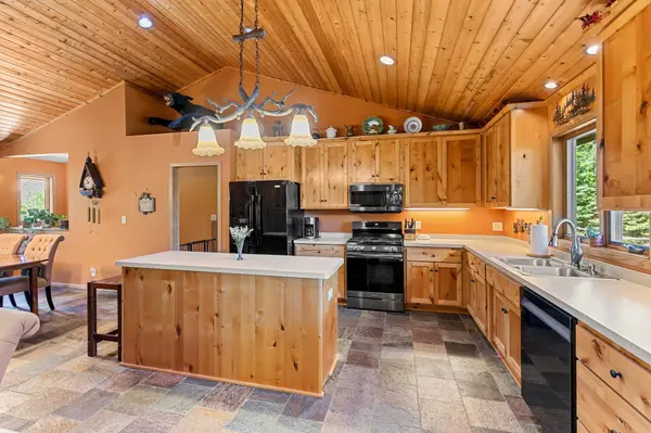 7135 Camp 3 RD NE, Columbus, MN 55025