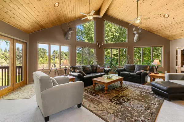 7135 Camp 3 RD NE, Columbus, MN 55025