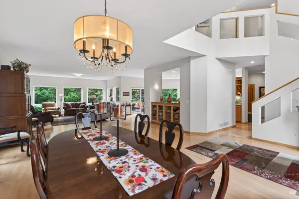 381 Del Rio DR, Chanhassen, MN 55317