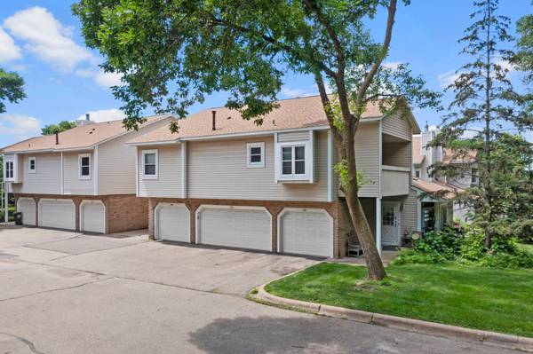 5304 Highpointe TER, Bloomington, MN 55437
