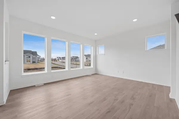 1691 Tyrone DR, Shakopee, MN 55379