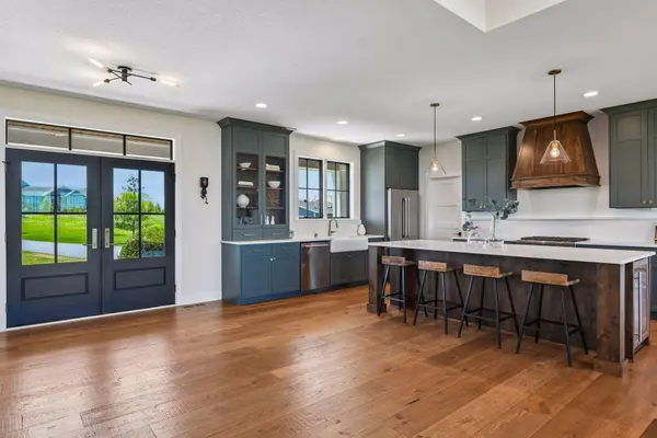 8182 Waterset CIR, Mound, MN 55364