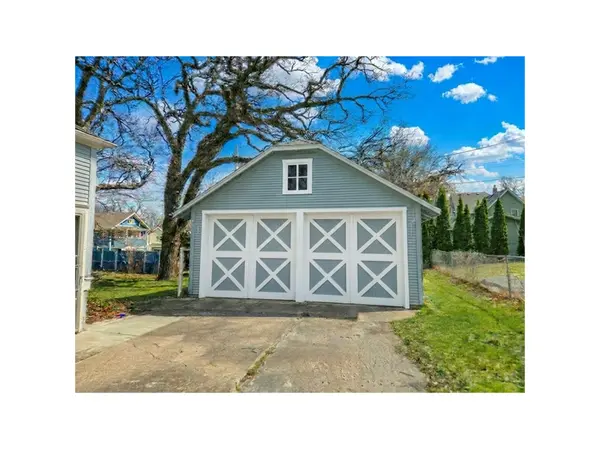 314 E Broadway ST, Owatonna, MN 55060