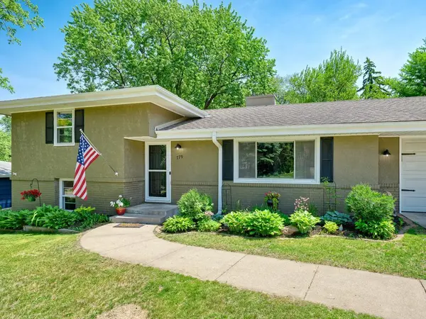 779 Redwood LN, New Brighton, MN 55112