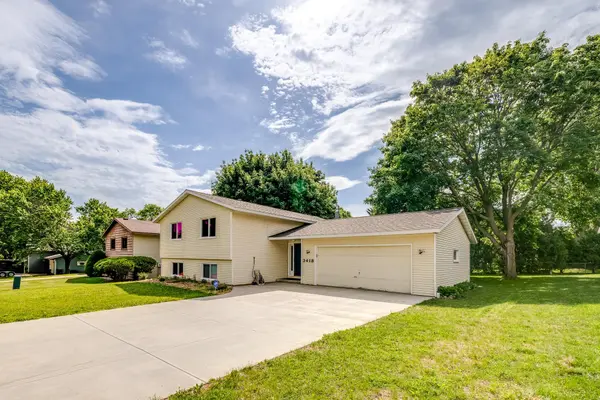 3418 Chalet View LN NW, Rochester, MN 55901