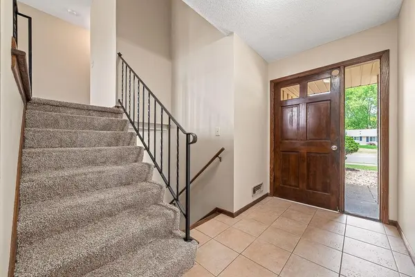 1088 Whitney DR, Apple Valley, MN 55124