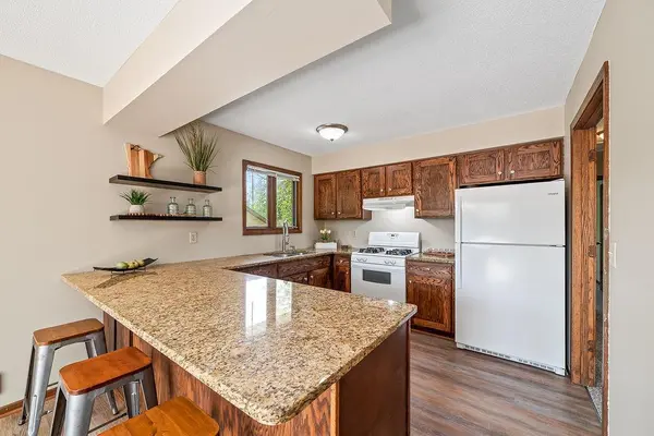 1088 Whitney DR, Apple Valley, MN 55124
