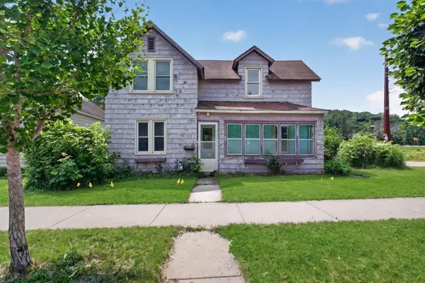 515 N Cedar ST, Chaska, MN 55318