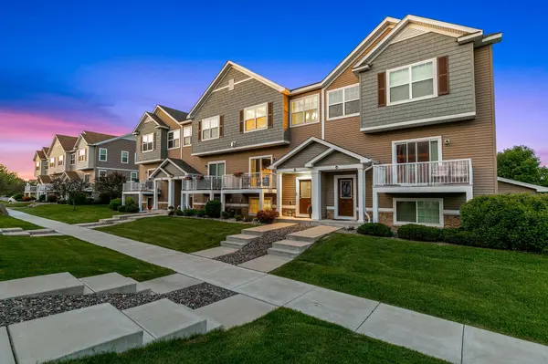 9590 Jefferson DR #3, Chanhassen, MN 55317