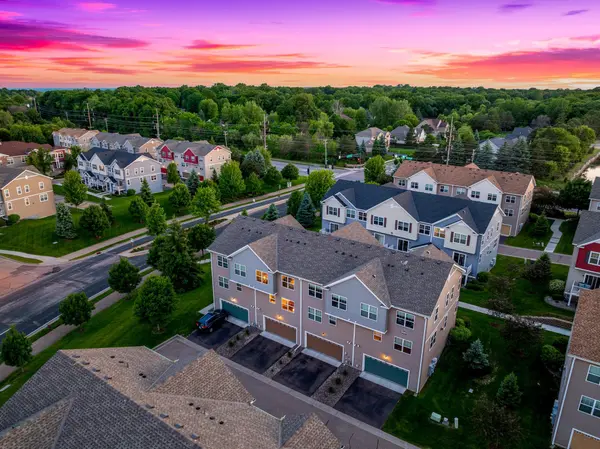 9590 Jefferson DR #3, Chanhassen, MN 55317
