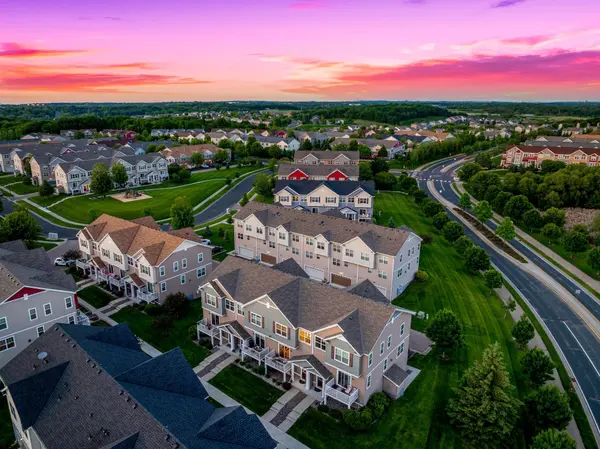9590 Jefferson DR #3, Chanhassen, MN 55317