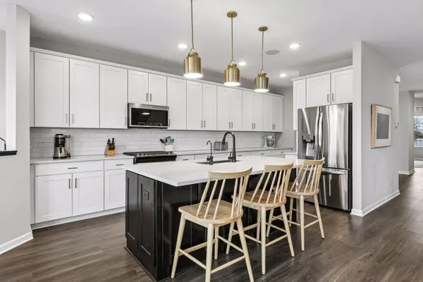 1038 Siesta DR, Woodbury, MN 55129