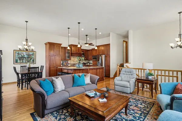 15636 Chasewood CT, Rosemount, MN 55068